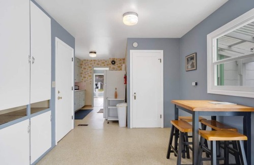 Rockaway Beach Cottage | 3BR Breaker Ave Getaway Steps from Sand Large Yard Pet-Friendly Perfect for Families