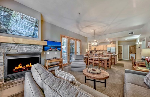 Truckee Condo | 3BR, Breakfast/Happy Hour incl, STEPS to Gondola and Spa