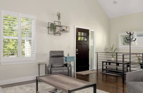 Speer House | 3BR Bungalow in Wash Park, Hot Tub, Private Yard