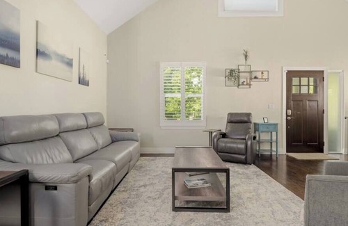 Speer House | 3BR Bungalow in Wash Park, Hot Tub, Private Yard