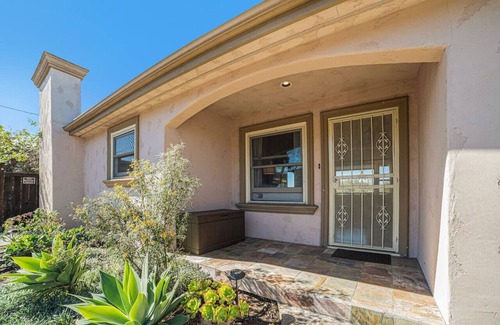 Lincoln Acres House | 3BR | Canyon Views, Deck, Fast Wi-Fi, Smart TVs