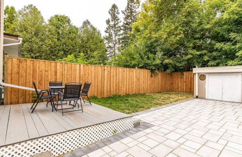 Woodbine Heights House | 3BR Casa close to Woodbine Beach with deck area and WFH