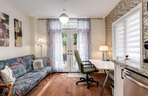 Woodbine Heights House | 3BR Casa close to Woodbine Beach with deck area and WFH