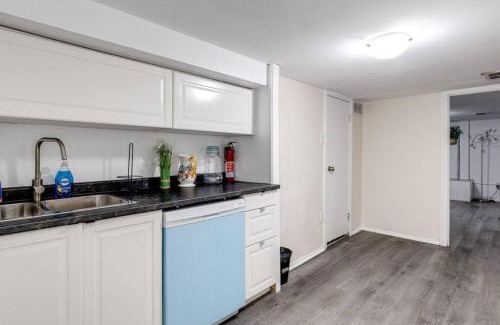 Woodbine Heights House | 3BR Casa close to Woodbine Beach with deck area and WFH