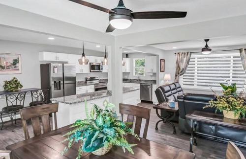 Cayce House | 3BR Cayce| Entire House | Sleeps 9