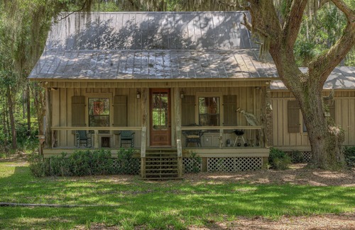 Sapelo Island House | 3BR Chachalaca Retreat on Sapelo w/firepit, screened-in porch, & beach supplies