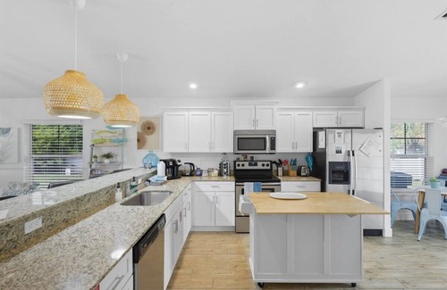 Palm Coast House | 3BR Coastal Home + Heated Pool, Golf Cart & Bikes