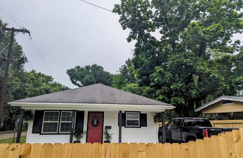 Mid City North House | 3BR Comfortable Green Haven nr Plants&Job Sites