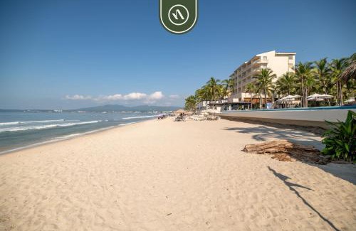 Flamingos Apartment | 3BR Condo in the Krystal Grand Hotel - Beach
