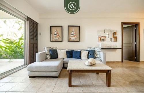 Flamingos Apartment | 3BR Condo in the Krystal Grand Hotel - Beach
