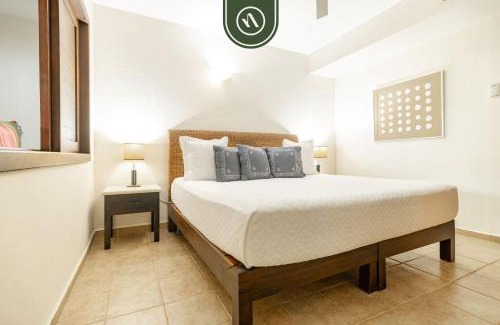 Flamingos Apartment | 3BR Condo in the Krystal Grand Hotel - Beach