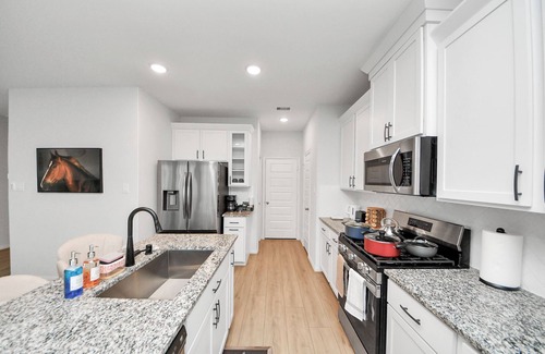 Katy House | 3BR Corporate & Family Getaway Near Katy Mills