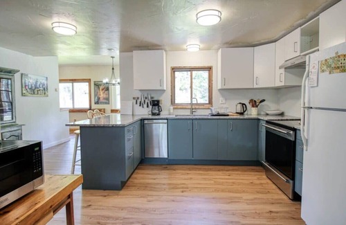 Leadville North Cabin | 3BR Cozy Cabin - Tranquil Forest - Pet Friendly