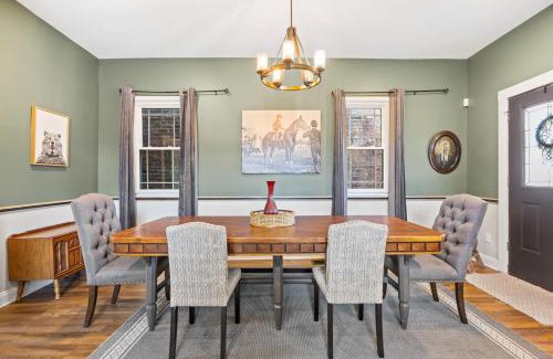 Phoenix Hill House | 3BR Cozy Family Home with HotTub & Spacious Backyard