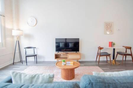 Mile Square Apartment | 3BR CozySuites at The Block Pool Table and Arcade