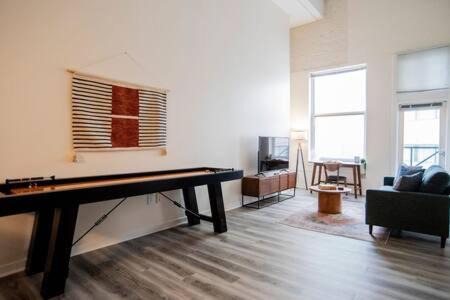 Mile Square Apartment | 3BR CozySuites The Block Direct Skybridge Access#2