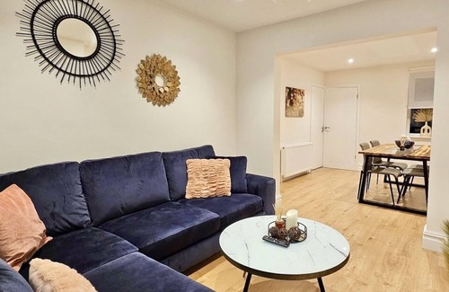 Kempston House | 3BR Family-Friendly Stay | Kitchen, Living Room, Sleeps 5