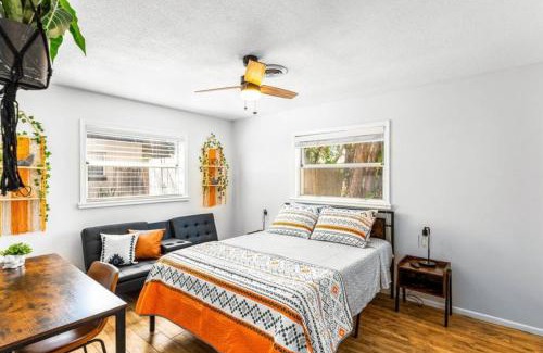 Conway House | 3br Family Stay In Orlando Wi-fi Full Kitchen
