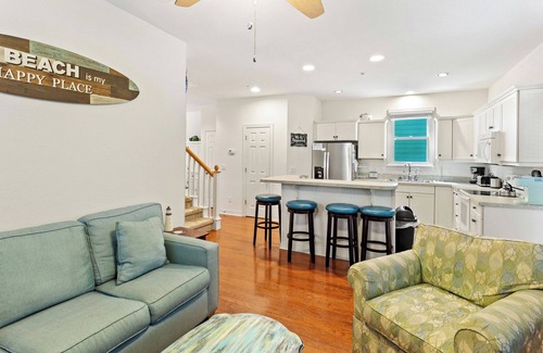 Bermuda Bay House | 3BR Family Townhouse w/Pool, Games & Dog-Friendly Patio