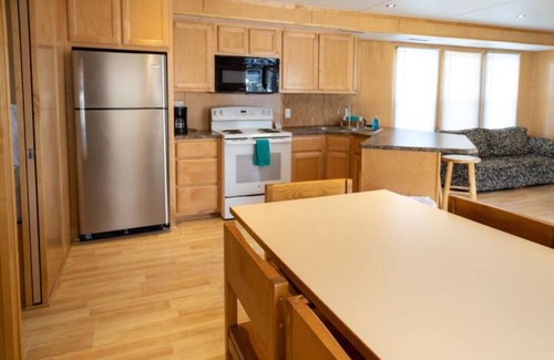 Cadiz Boat Rental | 3BR Floating Cabin 2: Dog Friendly!