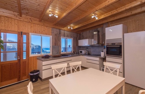 Caleta de Arriba Ski Chalet | 3BR Fronton Wave - Ocean View & Parking