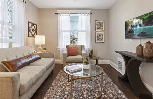 Oakley House | 3BR Fully equipped Top Flr Home near AdventurePark