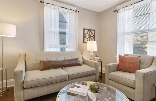 Oakley House | 3BR Fully equipped Top Flr Home near AdventurePark