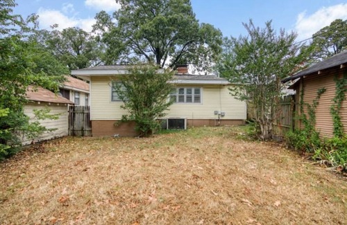 Hillcrest House | 3BR Fully Fenced Hillcrest Home