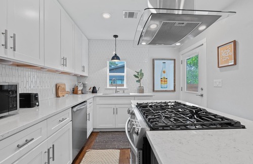 South Manchaca House | 3BR Getaway - Pool | Near SOCO and Downtown ATX
