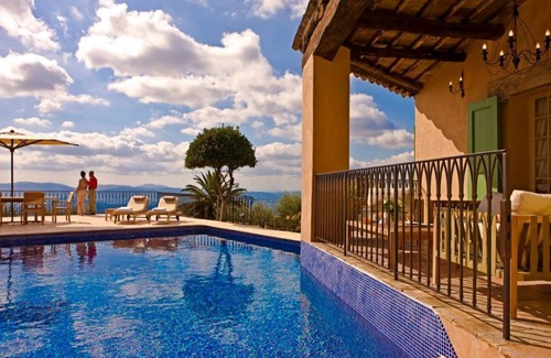 Grasse House | 3BR Grasse Lush in greenery with a charming appeal