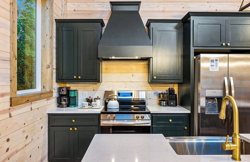 Pickens Cabin | 3BR Hideaway! Playset, Pool Table | Sleeps 14