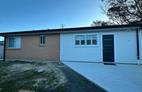 Keiraville Apartment | 3BR Home 10 mins walk to UOW, free parking, AC
