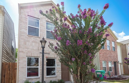 Garden Oaks House | 3br home Galleria and Heights with King bed!