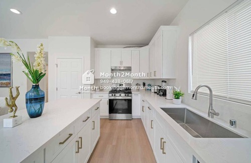 Pomona House | 3BR Home in Lewis St｜Garage Access｜Pet Friendly ｜Monthly Stays #42390
