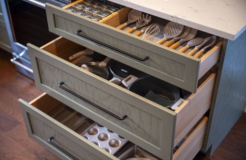 Barths House | 3BR Home with AC, Hot Tub & Walkable Restaurants