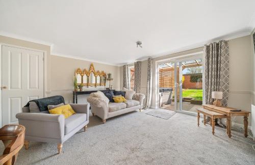 New Forest District House | 3BR Home with Hot Tub and Garden