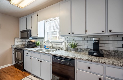 Gainesville House | 3BR, Homey Getaway Overlooking Lake Lanier