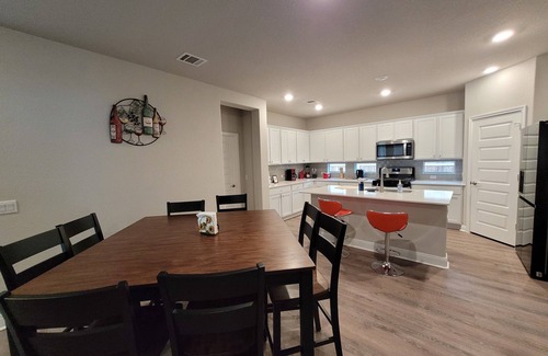 Pflugerville House | 3BR house by Lake Pflugerville, 5 min to waterpark & 30 min to downtown Austin