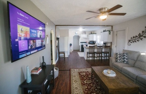 Evansville House | 3BR House near Tropicana, IU Health, UE, USI