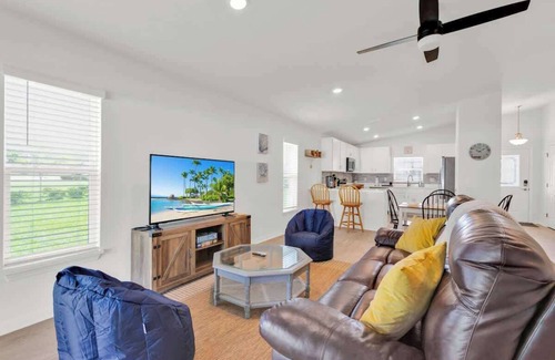 Auburndale House | 3BR House w Backyard & access to Auburndale Trail