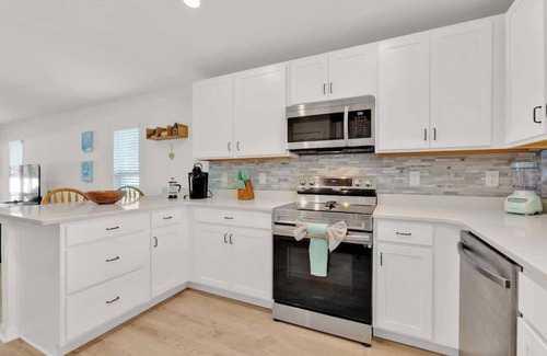 Auburndale House | 3BR House w Backyard & access to Auburndale Trail