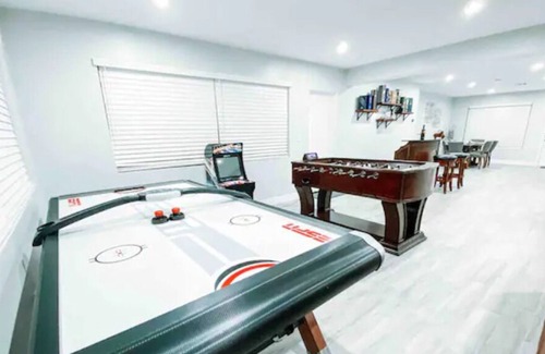 Driftwood House | 3br house with pool, golf ,game-room close to the Hard Rock and beach