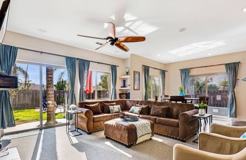 Bay Park House | 🏖3BR House with Sparkling Clean Private Pool!