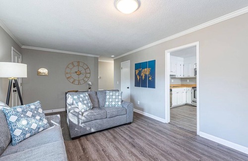 North Raleigh House | 3BR Kid Friendly Fenced in Swingset