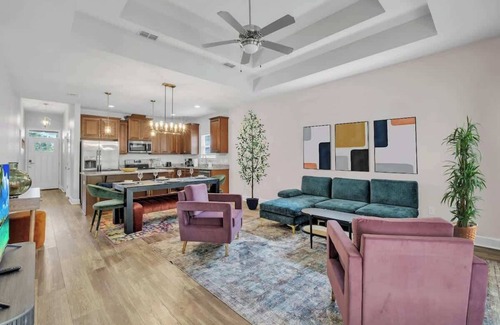 Tallahassee House | 3BR LuxHome mins to FSU, King Bed, Cute Backyard