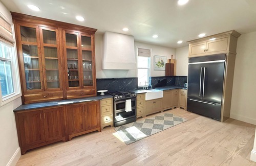 Oregon District House | 3BR Luxury Oregon District Stay - Walk to Breweries, Dining + Free Parking