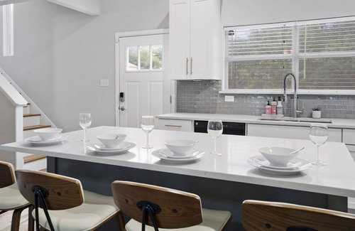 Foster Heights House | ★3BR Modern East ATX |UT|ACL|SXSW|DT-Dog friendly★