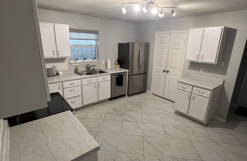 Kessler House | 3BR Modern Home in Bishop Arts