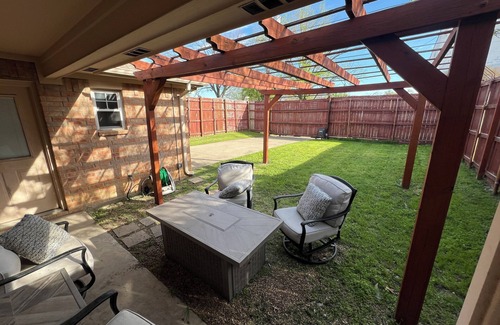 Kessler House | 3BR Modern Home in Bishop Arts