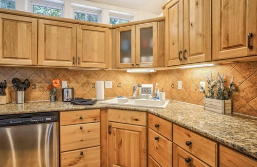 Green Mountain Falls House | 3BR Mountain Views|Hot Tub & Firepit|Gameroom